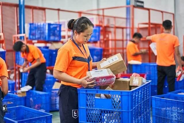 chủ nhật lazada có giao hàng không